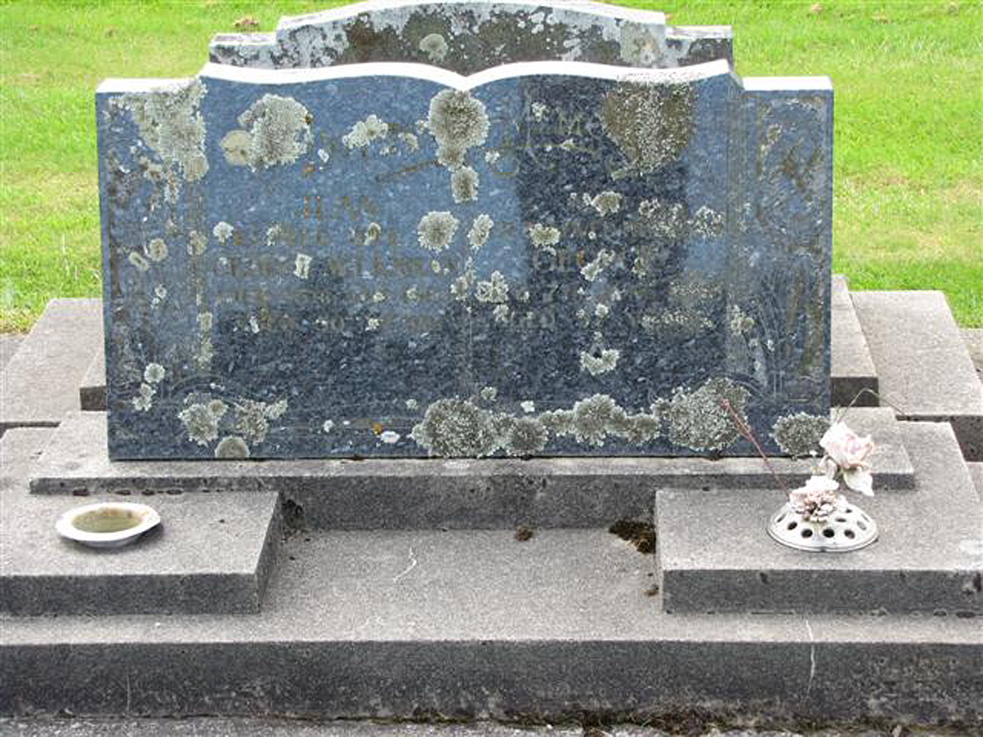 Photo of headstones/Clifford Ian George McLennan died 1966 hdstn Invercargill